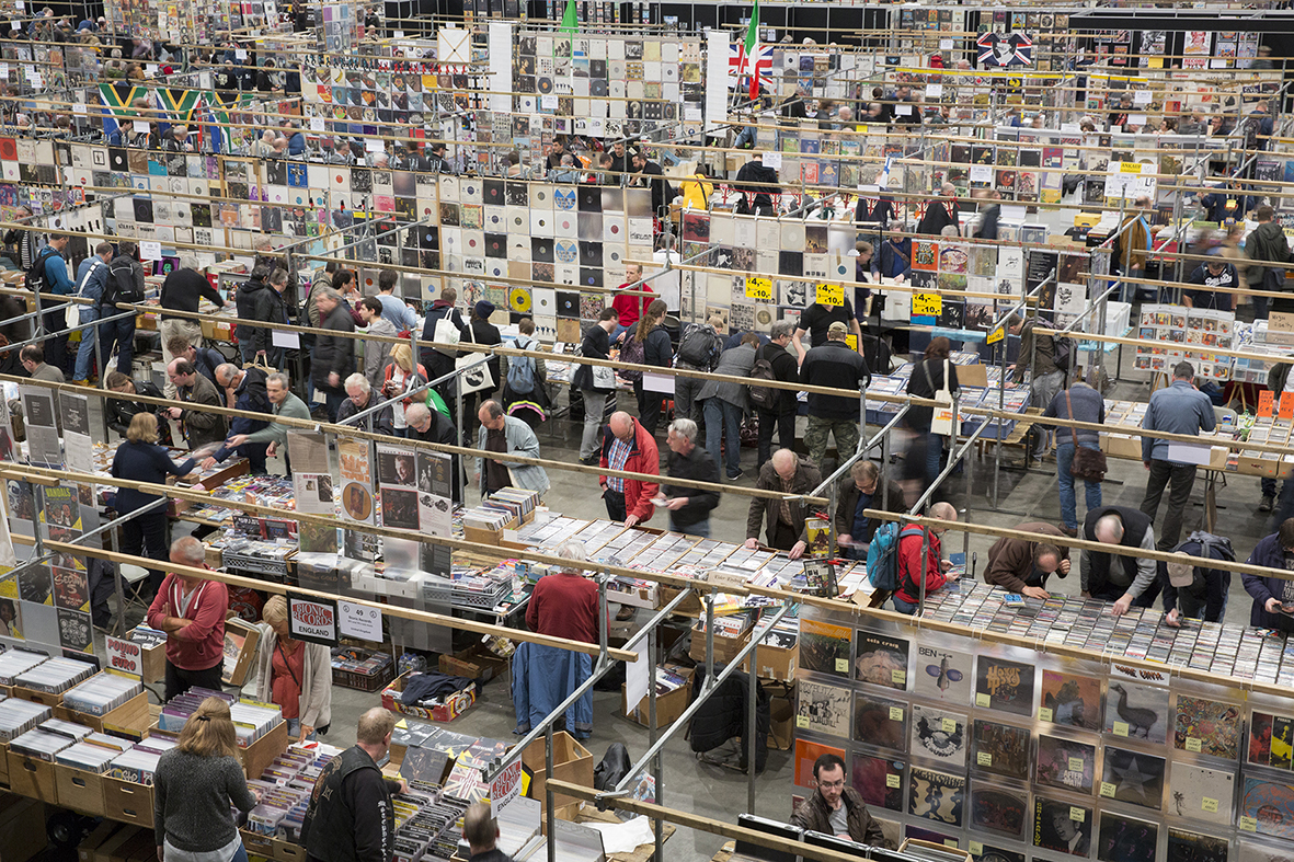 SBĚRATEL | Na Mega Record & CD Fair budou k vidění originální kostýmy ...