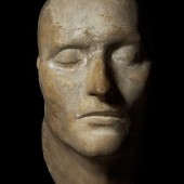 Posmrtná maska Napoleona byla sejmuta britským kaplanem krátce po jeho skonu na ostrově Sv. Heleny v roce 1821. V roce 2013 se prodala na aukci v Londýně za 170 000 liber.